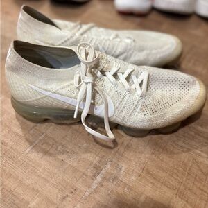 Nike Air VaporMax Flyknit in Cream